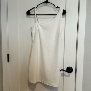 Lulu's white dress